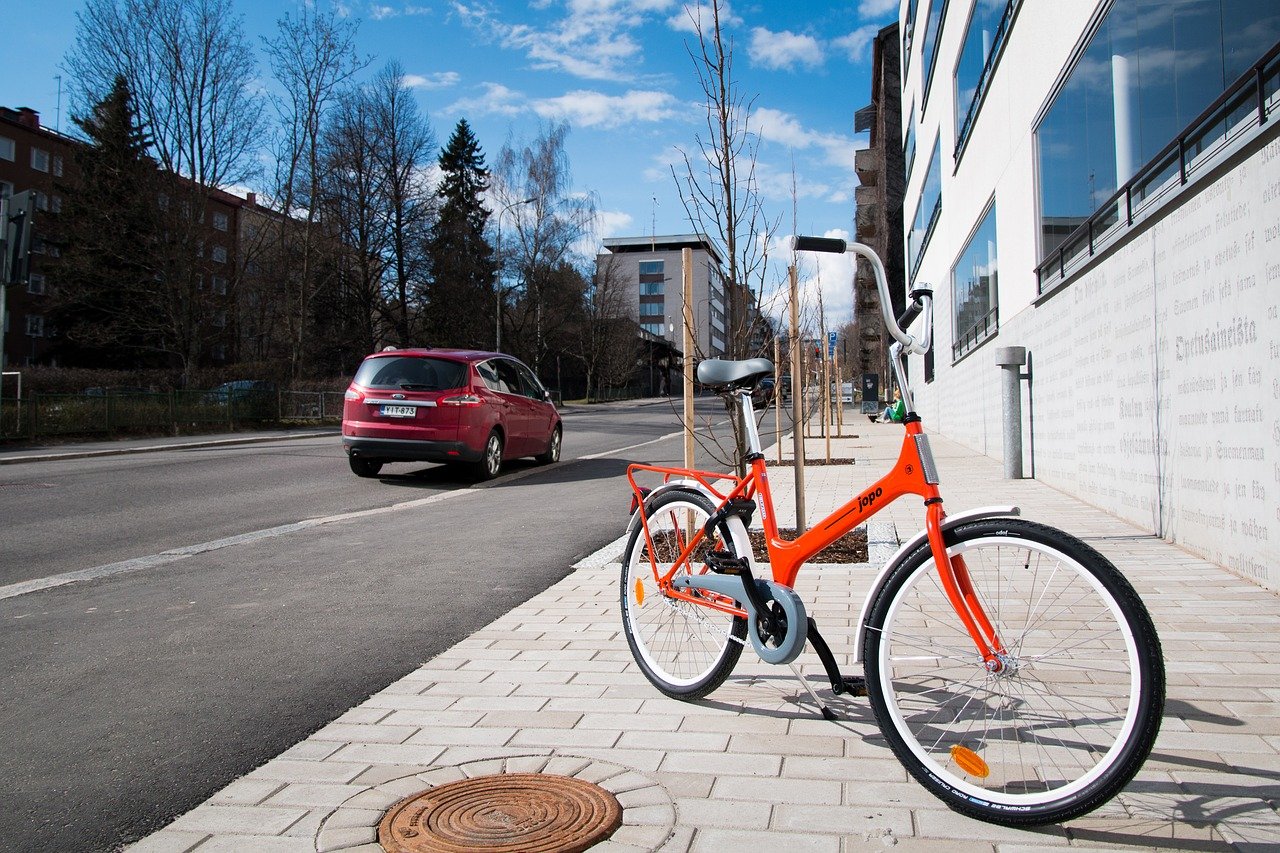 Rower – idealny środek transportu dla osób mieszkających na wsi, jak i w mieście