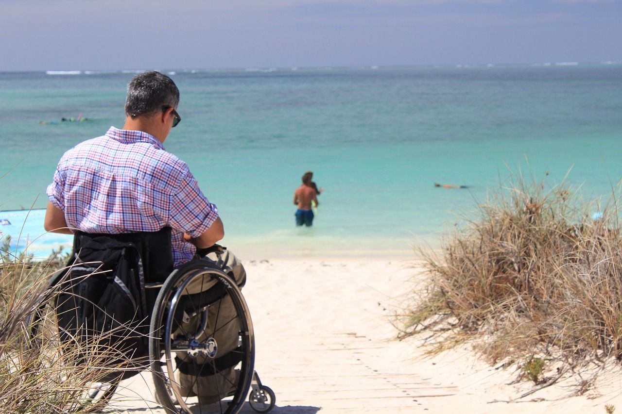 Skąd i w jaki sposób warto nabyć wózek inwalidzki dla osoby niepełnosprawnej?