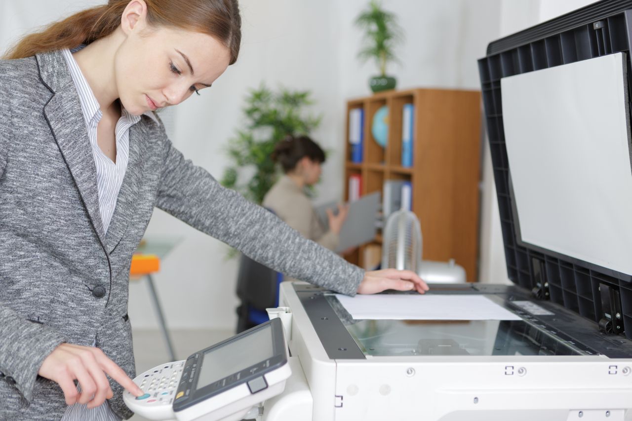 Jak wybrać odpowiednią drukarkę do naszego firmowego biura?