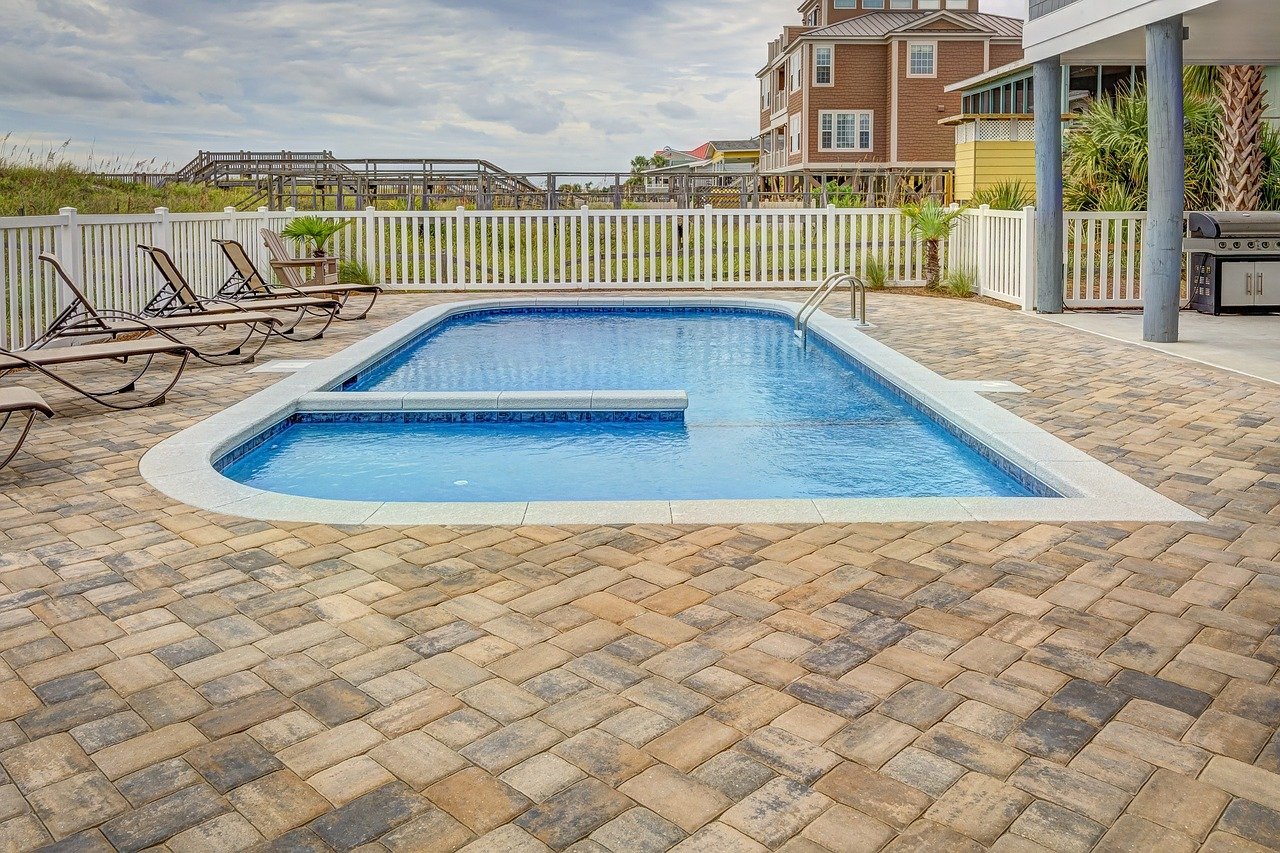 Korzyści z posiadania prywatnego basenu w ogrodzie