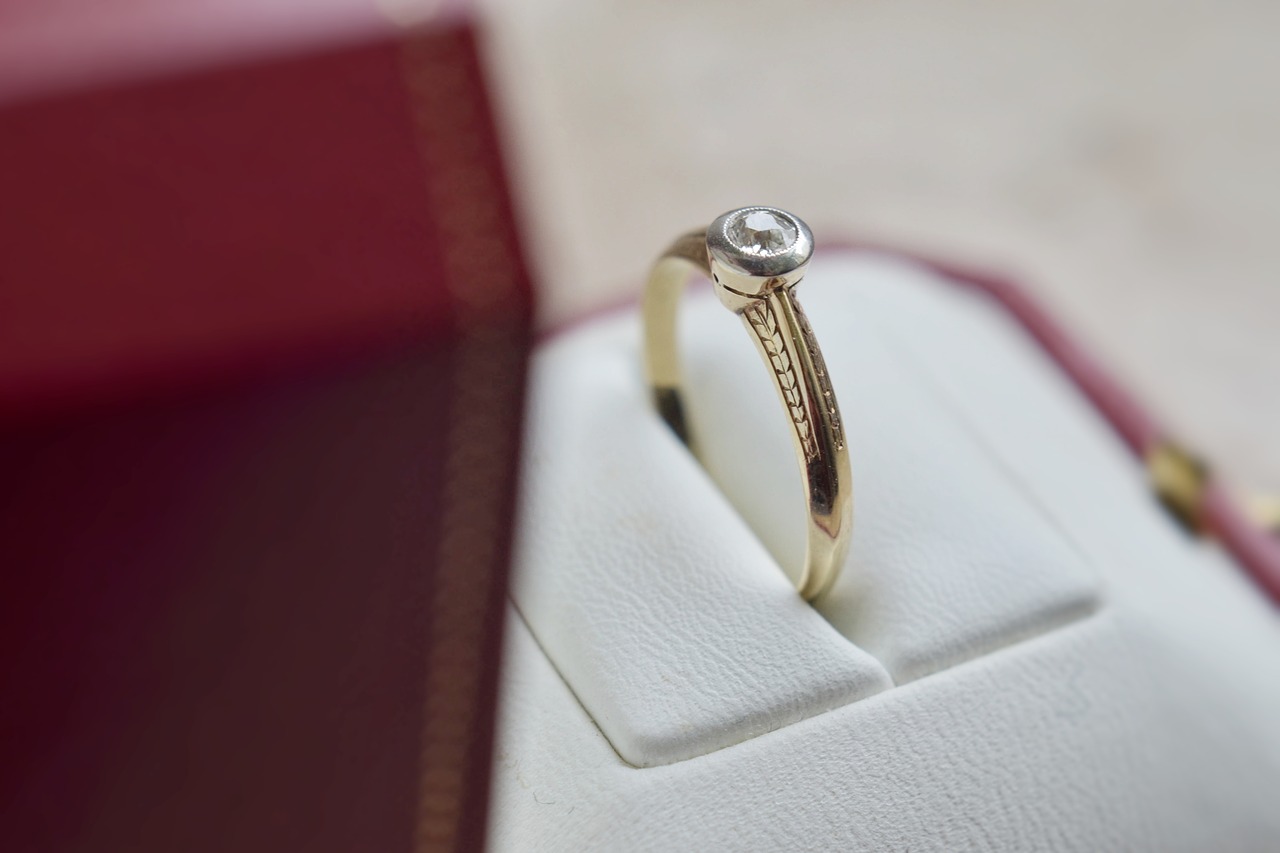Wybór pierścionka zaręczynowego — na co należy zwrócić uwagę?